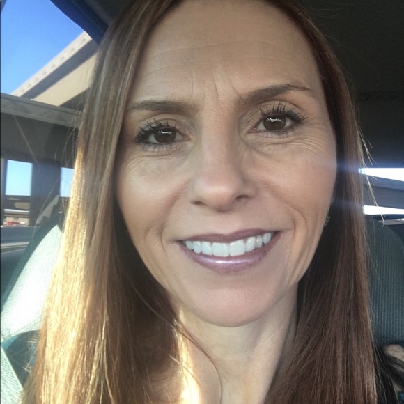 Meet your Posher, Kristine - Picture 2 of 4